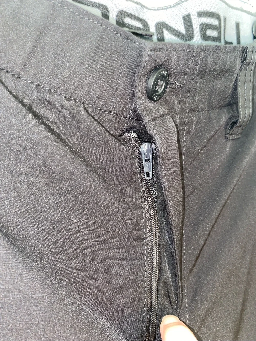 Denali Men's Black Flat-Front Shorts size Waist 32